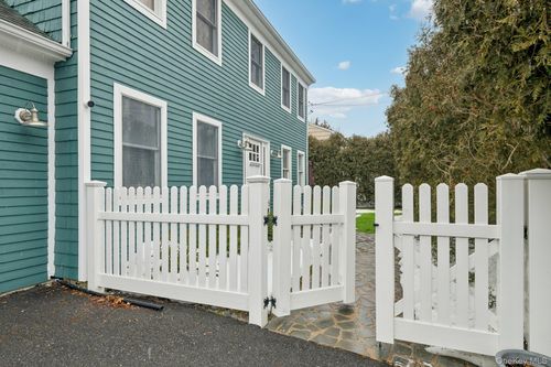 24 Cherry Pl, Huntington, NY, 11743-1900 | Card Image