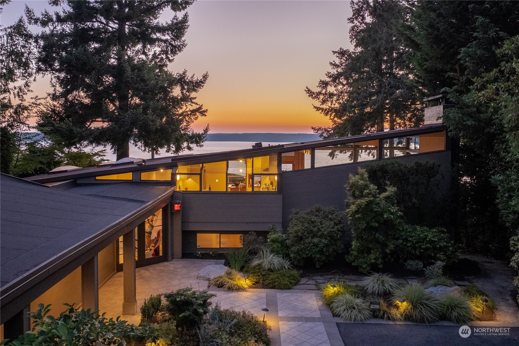 Edgecliff Dr, Normandy Park, WA 98166