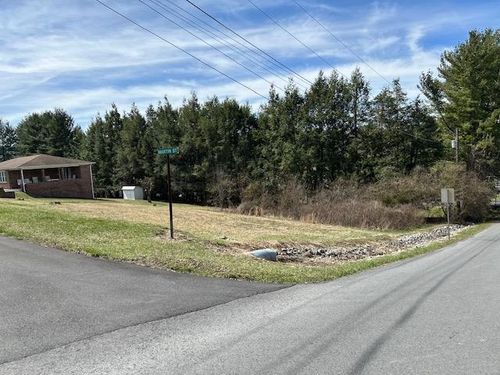 000 Martin St., Pounding Mill, VA, 24637 | Card Image