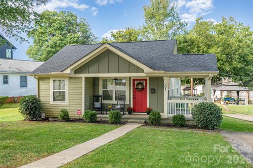 501 Seldon Dr, Charlotte, NC, 28216-5227 | Card Image
