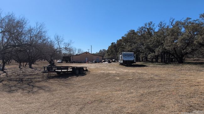 670 Quail Run, House other with 4 bedrooms, 3 bathrooms and null parking in Lytle TX | Image 4