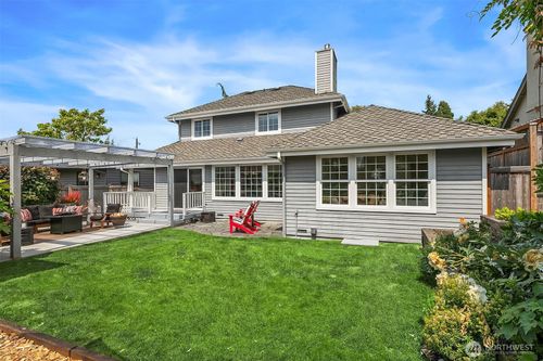 527 16th Ave W, Kirkland, WA, 98033-4826 | Card Image