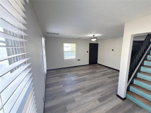 102 E Lilac Ln, Midwest City, OK, 73110-5202 | Card Image