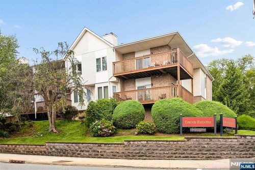 4 Di Donna Ct, Clifton, NJ, 07013-2500 | Card Image
