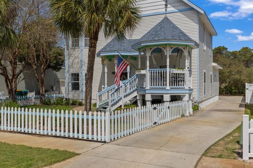 4589 Woodwind Dr, Destin, FL, 32541-3674 | Card Image