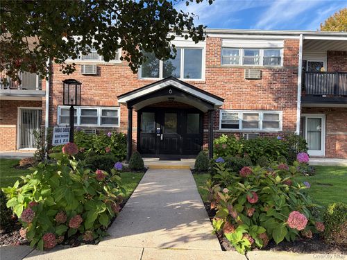 2b-10 Ivy Street, Oyster Bay, NY, 11735 | Card Image