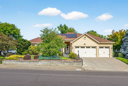 2923 Wilkshire Dr, Medford, OR, 97504-5741 | Card Image