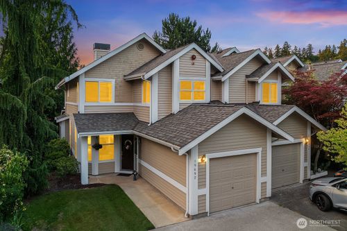 b1601-15652 Ne 93rd Way, Redmond, WA, 98052-7532 | Card Image