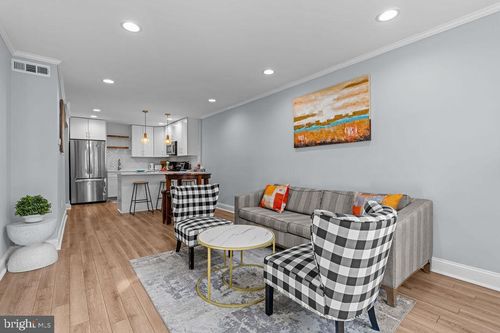 31 W Reed Ave, ALEXANDRIA, VA, 22305-2427 | Card Image