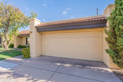 2211 W Claremont Street, Townhouse with 3 bedrooms, 2 bathrooms and null parking in Phoenix AZ | Image 2