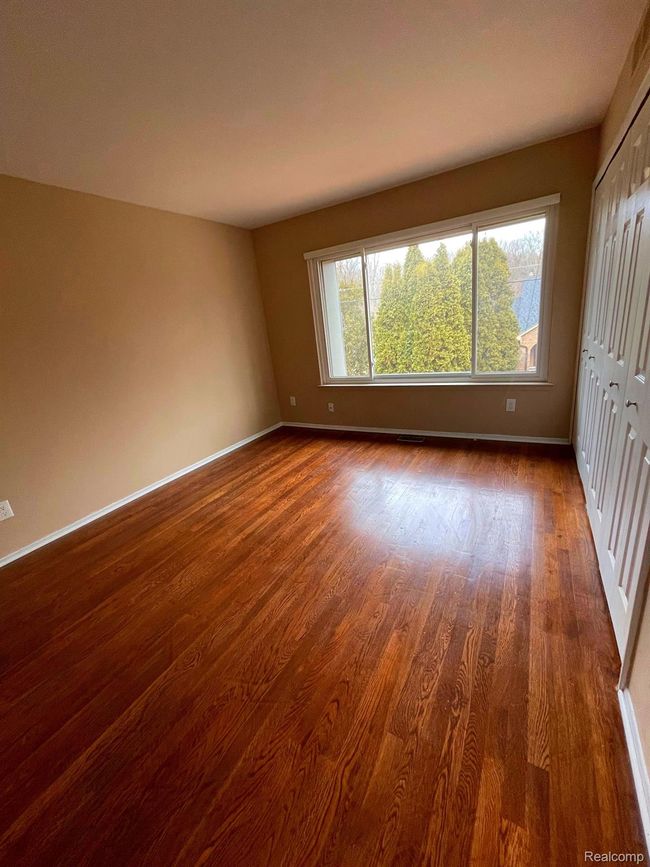 1012 Stratford Ln, Condo with 4 bedrooms, 3 bathrooms and null parking in Bloomfield Hills MI | Image 12