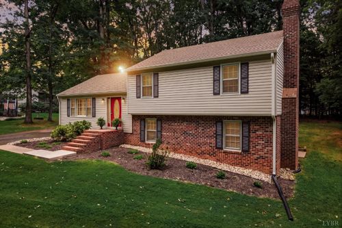205 Pocahontas Dr, Forest, VA, 24551-1235 | Card Image