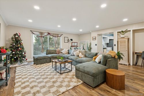 2037 128th Ave, Hopkins, MI, 49328-9514 | Card Image