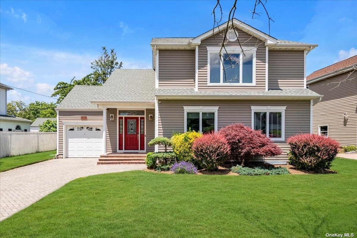 Lahey St, New Hyde Park, NY 11040