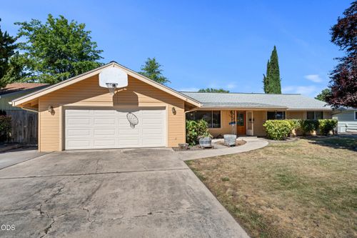 1467 Bluebonnet Ave, Medford, OR, 97504-5535 | Card Image