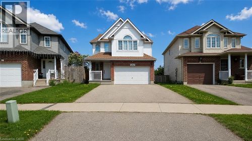 lower-10 Doll Crt, Kitchener, ON, N2E4H1 | Card Image