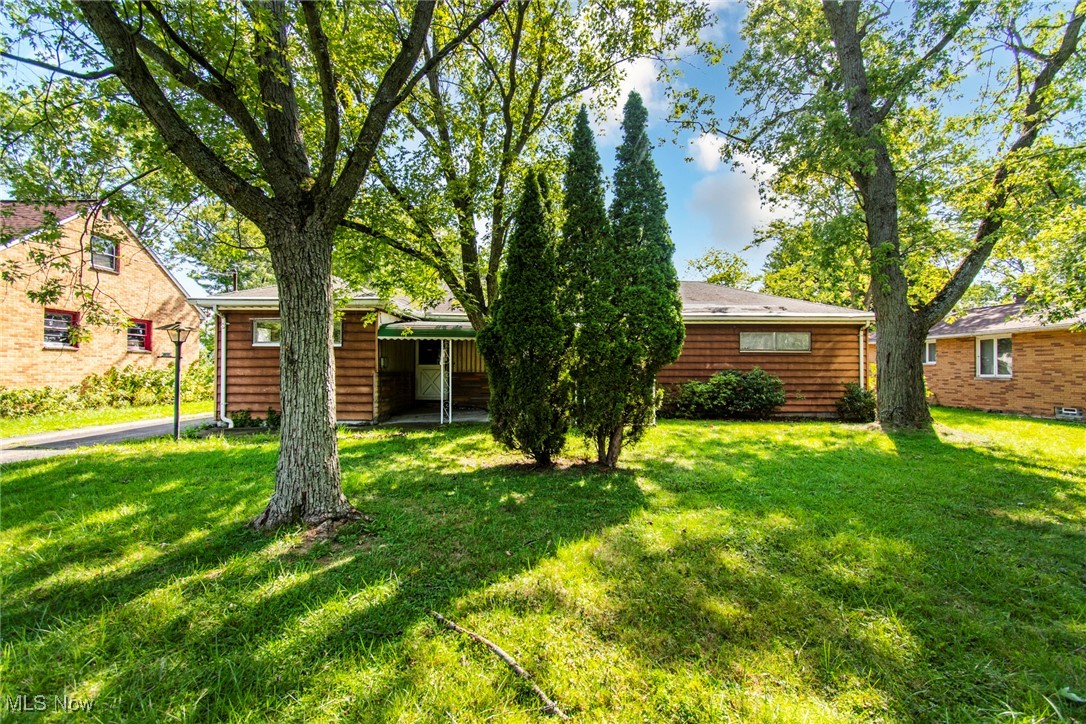 Columbia Dr, Bedford Hts, OH 44146