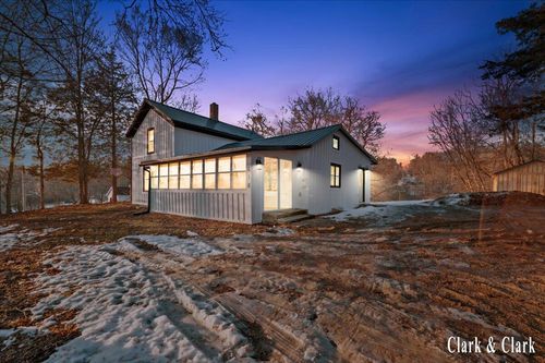 418 Allen St, Ionia, MI, 48846-1302 | Card Image