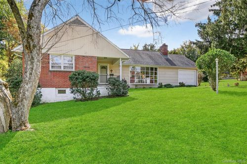 14 Halsey Pl, Valhalla, NY, 10595-1130 | Card Image