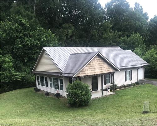 138 Forest Oak Ln, Jefferson, NC, 28640-9816 | Card Image