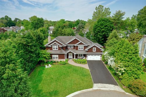 15 Elm Ln, Manhasset, NY, 11030-1609 | Card Image
