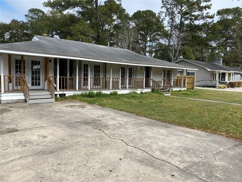 106 E Derenne Ave, Savannah, GA, 31405-6735 | Card Image