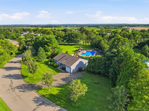71 Triangle Ln, Calverton, NY, 11933-1305 | Card Image
