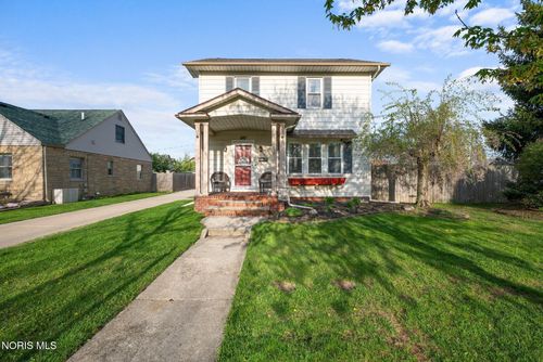 641 Ansonia St, Oregon, OH, 43616-2705 | Card Image