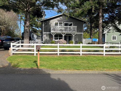 102 N Narwhal Loop Nw, Ocean Shores, WA, 98569-9752 | Card Image