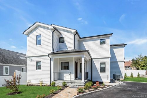 7 Bud Ct, Bayville, NY, 11709-1803 | Card Image