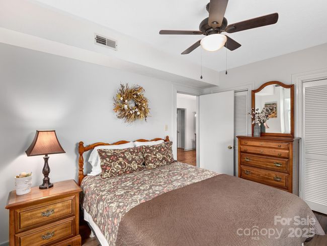 APT-207 - 622 S Haywood St, Condo with 2 bedrooms, 1 bathrooms and null parking in Waynesville NC | Image 13