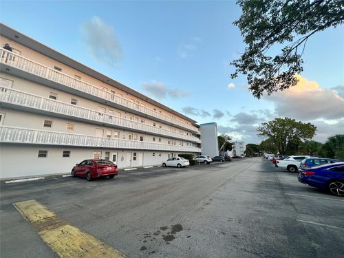 unit-107-600 Ne 2nd Street, Dania Beach, FL, 33004 | Card Image