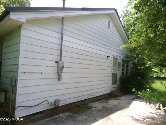 Side View | Image 4