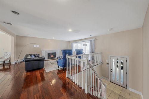 1070 Fordham Ln, Woodmere, NY, 11598-1016 | Card Image