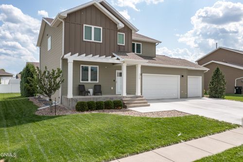 215 Marietta Dr, Bismarck, ND, 58504-7237 | Card Image