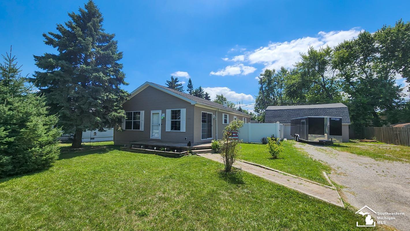 Elmwood St, Monroe, MI 48162