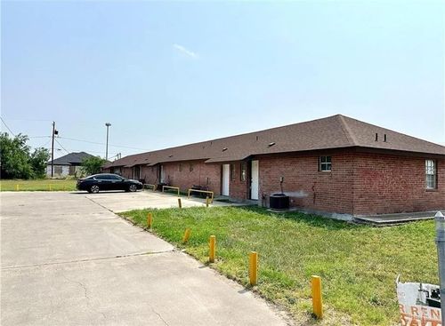 105 E 10th St, Mercedes, TX, 78570-3946 | Card Image