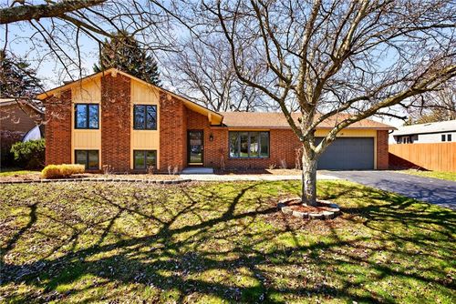 19 Chimney Hill Road, Greece, NY, 14612 | Card Image