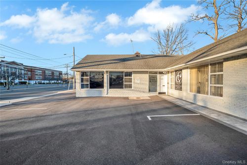 1695-1695 Merrick Ave, Merrick, NY, 11566-1628 | Card Image