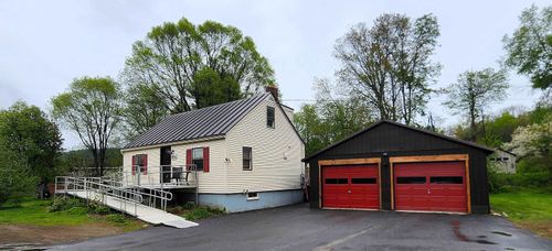 202 Mountain Vw, Chester, VT, 05143-9490 | Card Image