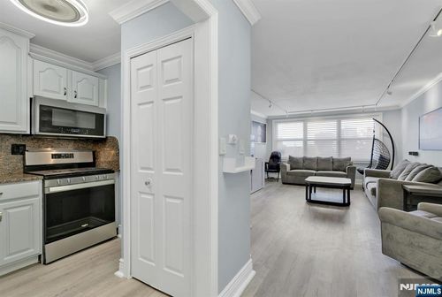 2000 Linwood Ave, Fort Lee, NJ, 07024-3086 | Card Image