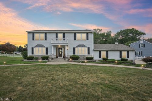 17 Mayhew Dr, Fairfield, NJ, 07004-3806 | Card Image