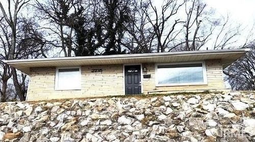 2735 Marion Ave, Evansville, IN, 47712-5062 | Card Image