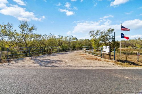 3137 County Road 5710, Devine, TX, 78016-4670 | Card Image