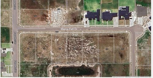 717 Mama Fefi Dr, Corpus Christi, TX, 78414-2498 | Card Image