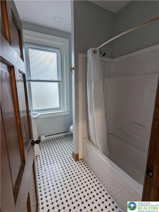 Full Bathroom | Image 13
