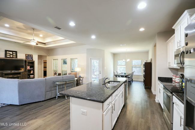 Kitchen | Image 12