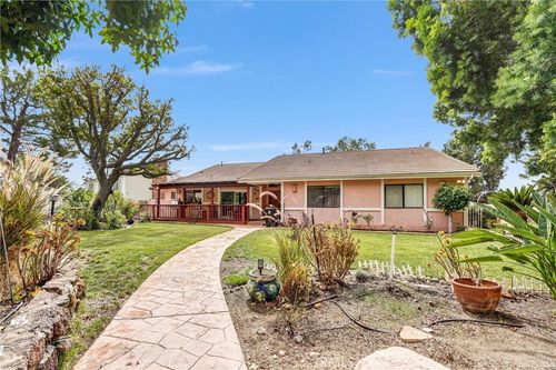 8530 Vine Valley Dr, Sun Valley, CA, 91352-3659 | Card Image