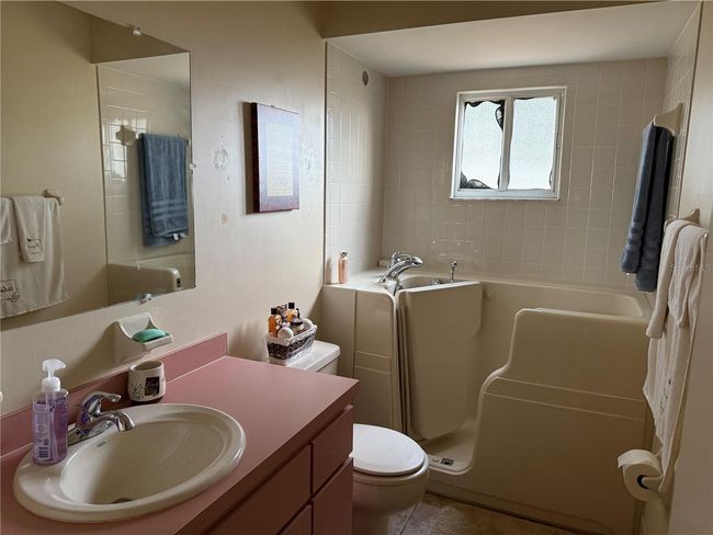 Bathroom | Image 17