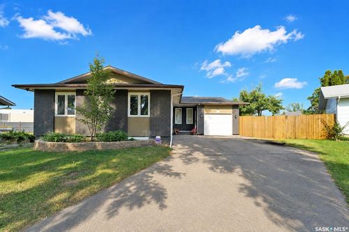 19 Barr Pl, Saskatoon, SK, S7M4G1 | Card Image